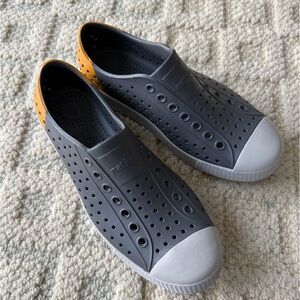 Native Jefferson Light Gray Slip on Shoes M6
W8 Waterproof Casual Comfort